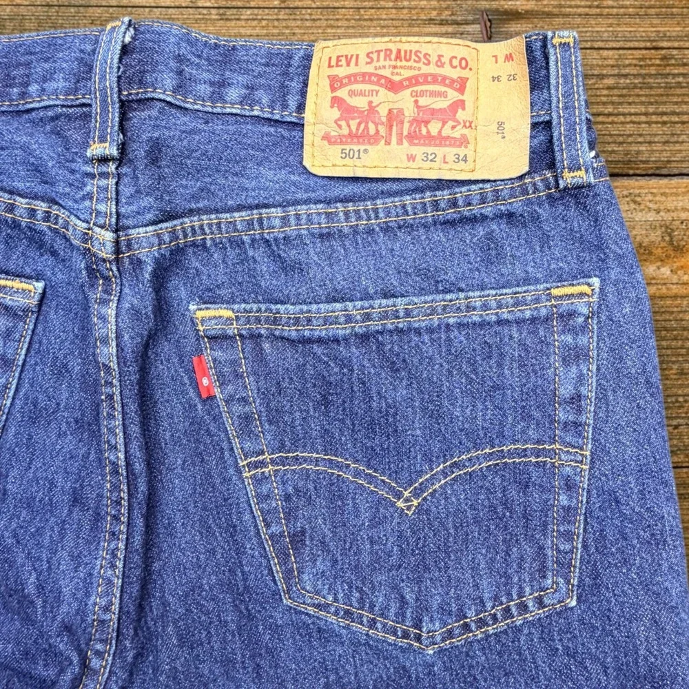 Levis 501 Original Fit Mens Blue Denim Straight Leg Button Fly Jeans 32x32.5